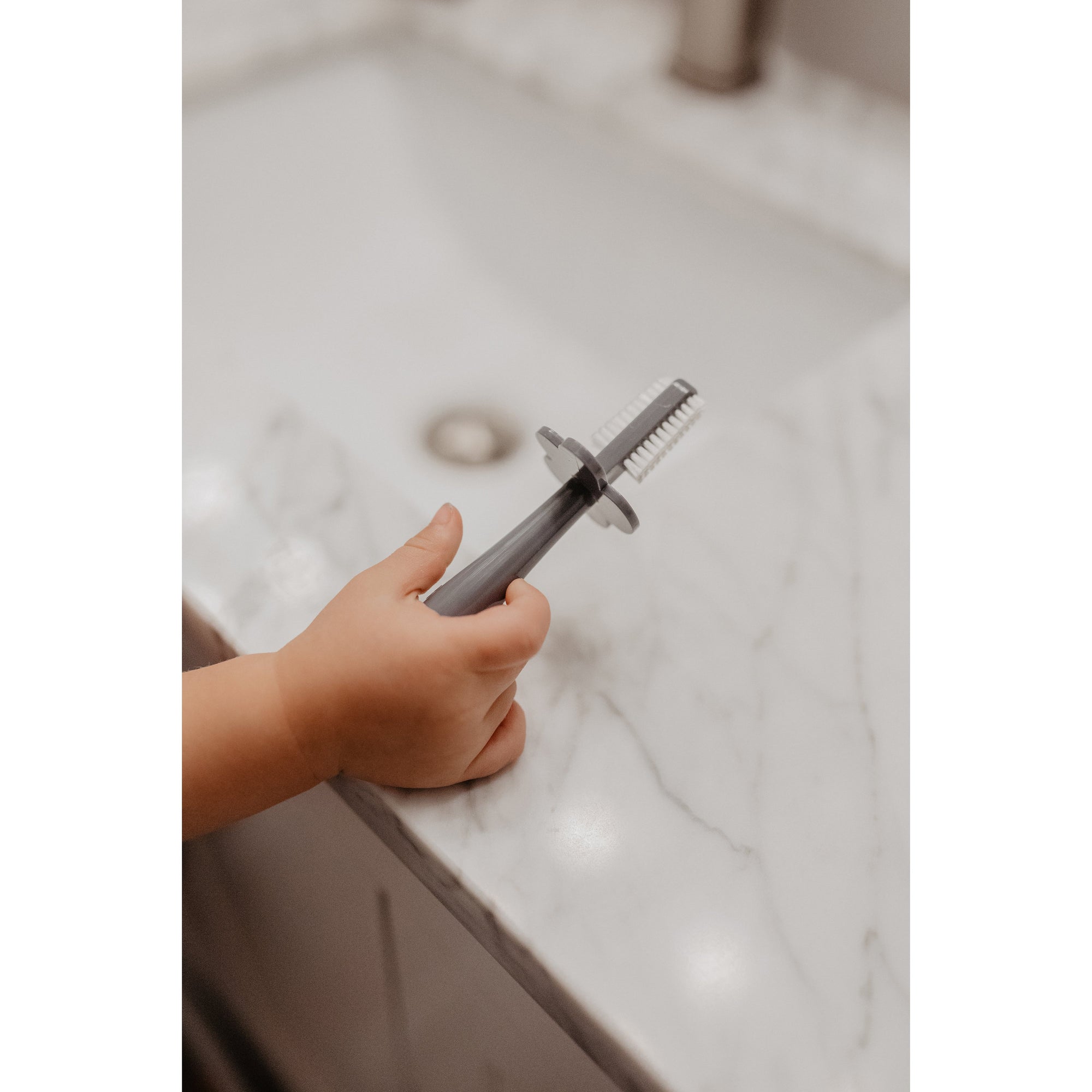 grabease-double-sided-toothbrush-gray- (22)